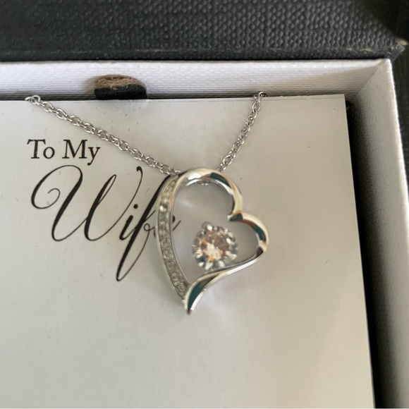 NWT Women’s Costume Jewelry Silver CZ Heart Necklace. - Picture 4 of 10
